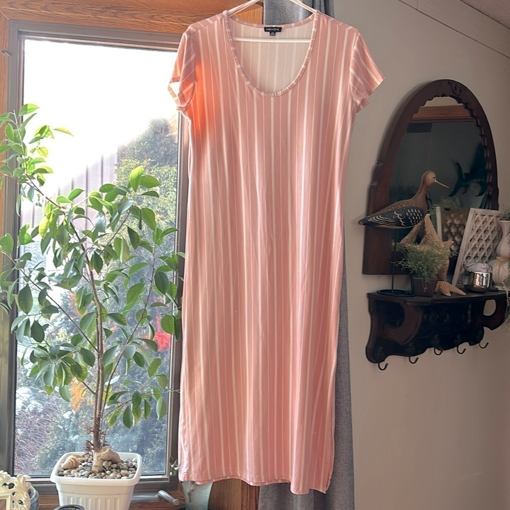 Magazine t-shirt pink and white striped dress​​​​​​​​​​